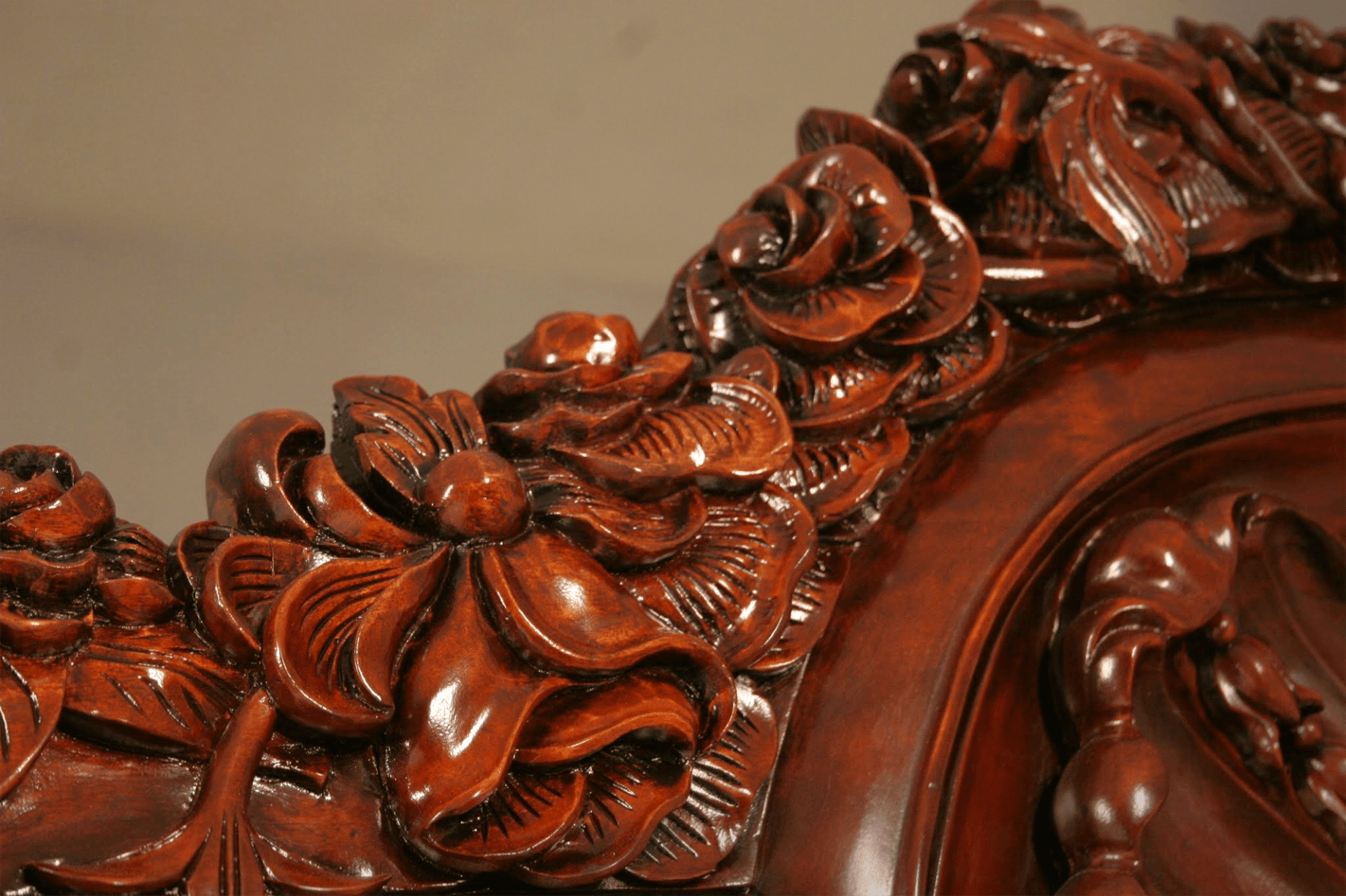 Bed - Cherub Bed - Luxury-furniture-details - THOMAS & GEORGE ARTISAN FURNITURE - Thomas & George Fine Furniture Inc.